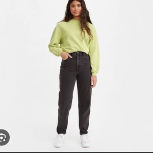 Levis High Rise Loose Taper Jeans. Size 25x31